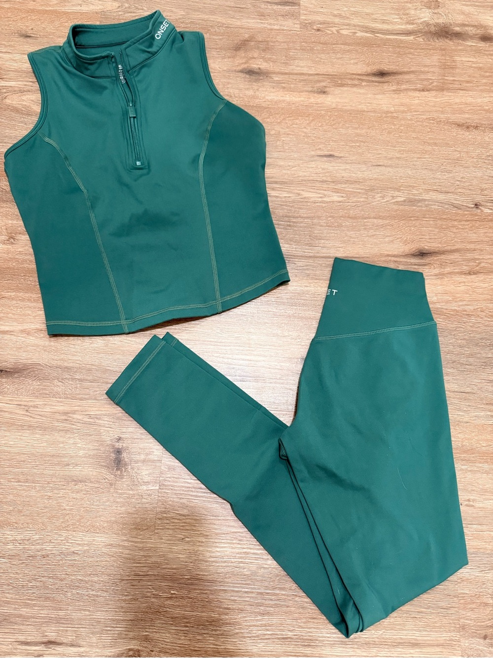 Onset Forest Green Women's High-Rise Leggings & Sleeveless Zip Crop Set